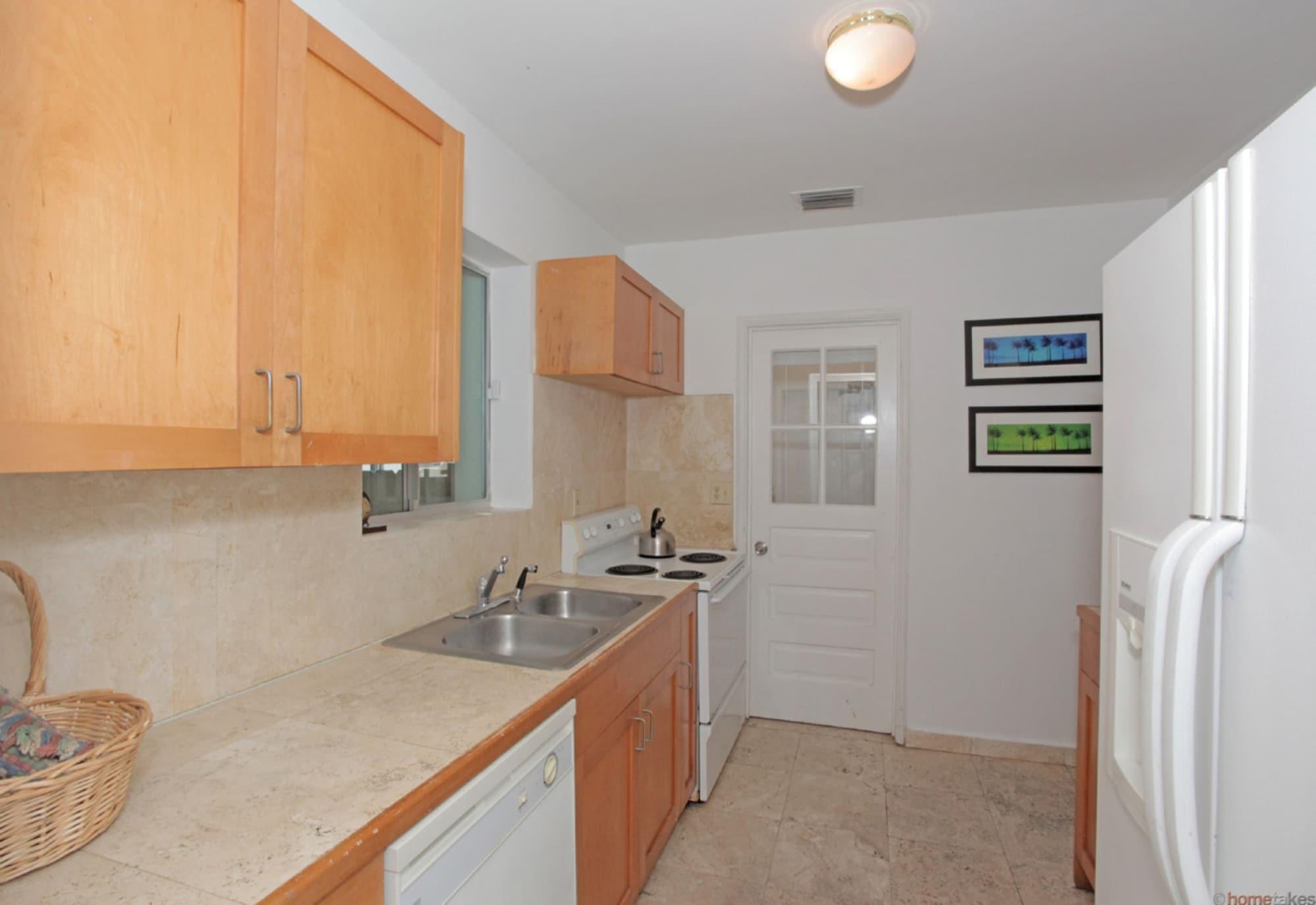 BIKINI HOSTEL, CAFE & BEER GARDEN (ADULTS ONLY) ALBERGUE MIAMI BEACH